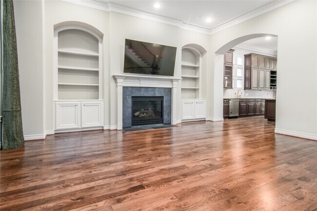 Photo - 2419 Brazoria St