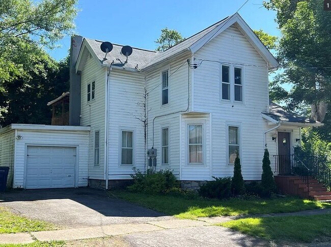 114 Lagrange St Unidad Upper