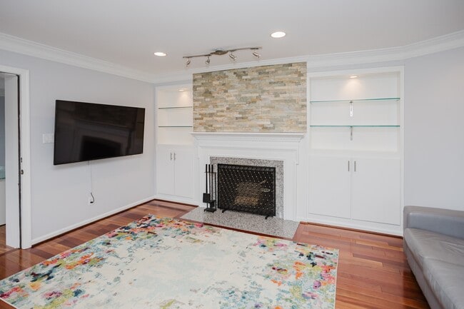 Photo - 2177 Chain Bridge Rd