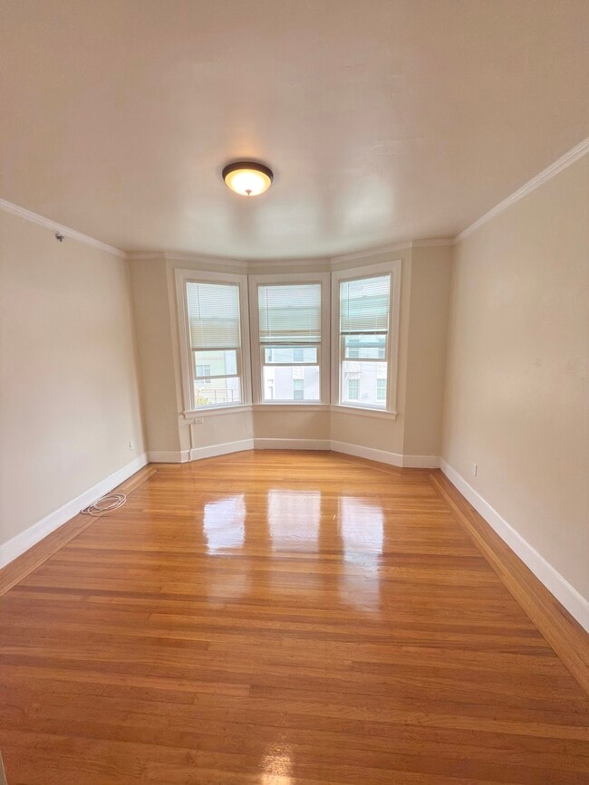 Building Photo - 1945 Clay St Unit 12 Rental