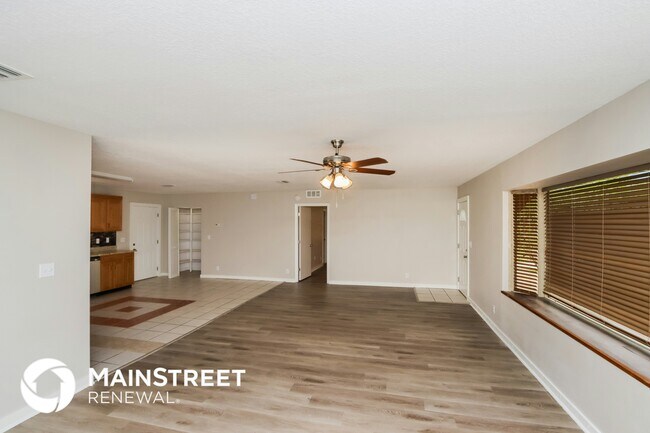 Photo - 555 La Veta Dr