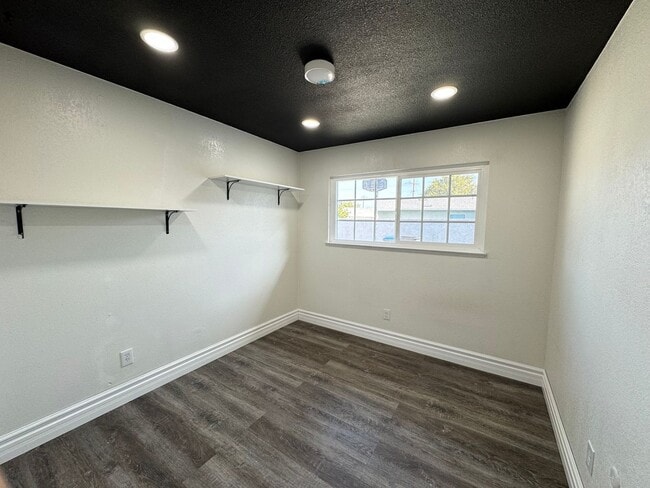 Photo - Beautiful 4Bd/2Ba Home w/Pool, Fully Fenced Large Backyard in Corona!