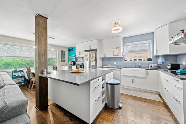 Photo - 8819 N Wisner St Unidad 2