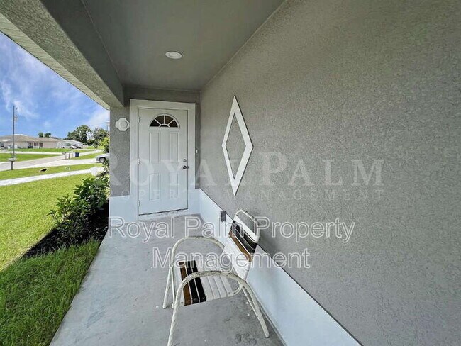 Photo - 745 Harry Ave S