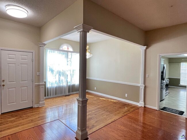 Photo - 135 Ashford Trace Ln