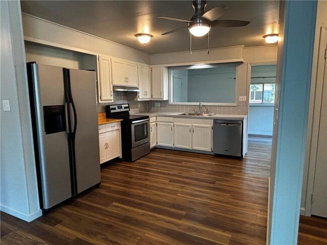 Photo - 1002 E F St