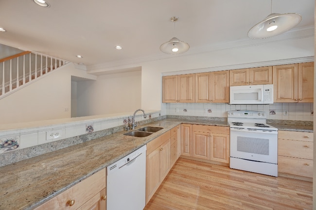 Photo - 927 Jersey St