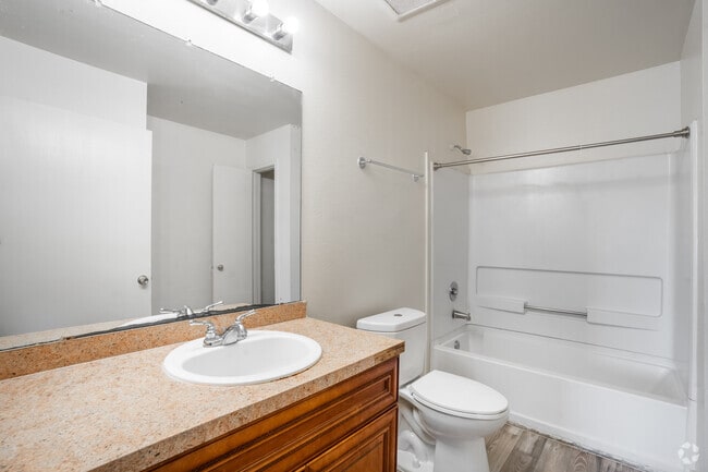 4BR, 2BA - 1,350SF - Bathroom