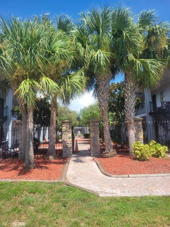 Keystone Courtyard Apartments