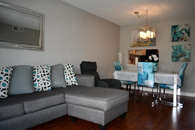 Photo - 2721 Garden Dr N Unit 202