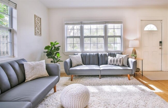 Photo - 2181 Hyde Park St