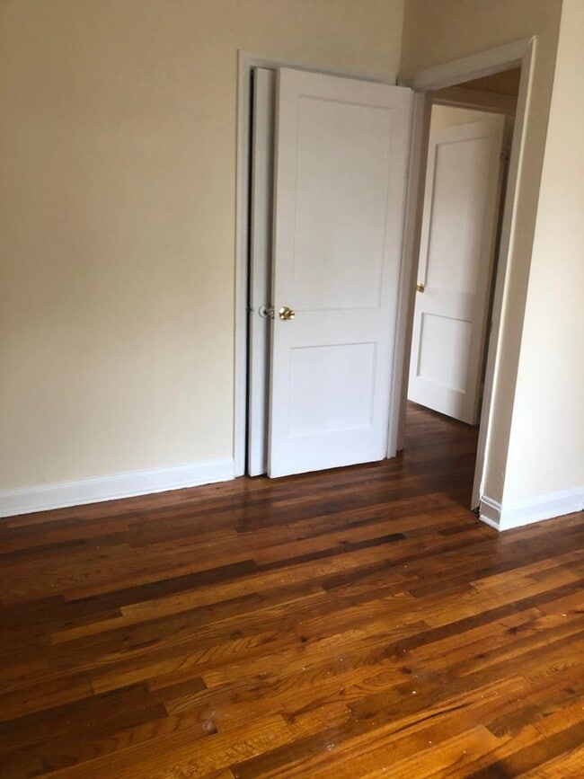 Photo - 957 William St