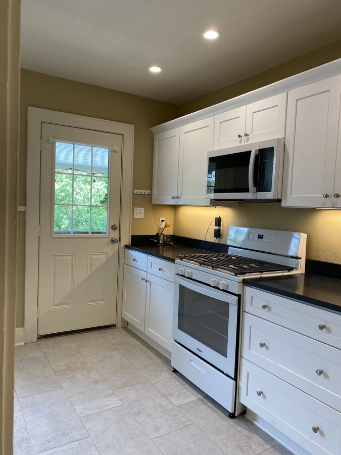 Photo - 607 E 6th St Unit B