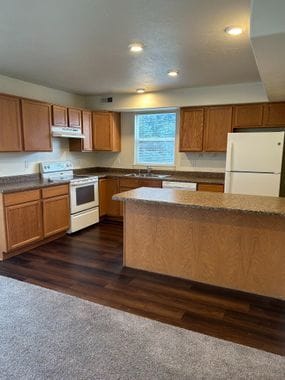 Building Photo - 2576-2900 900 E Unit 1