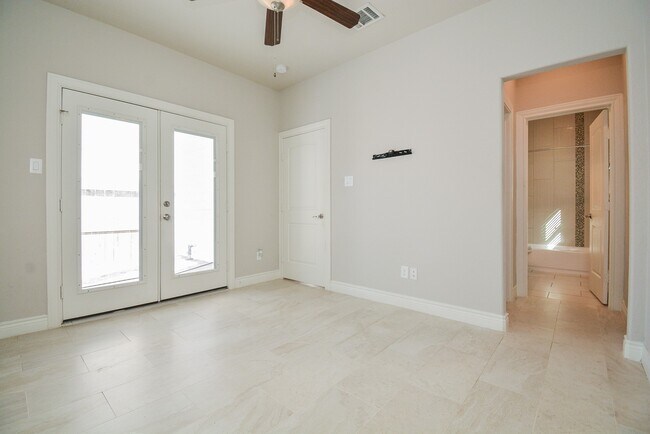 Photo - 1610 Parker St