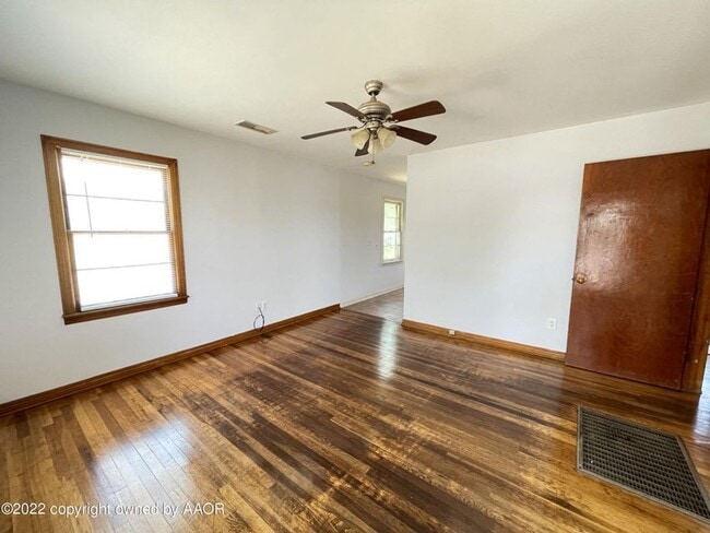 Photo - Cute 2bedroom 1 bathroom perfect for a truck driver