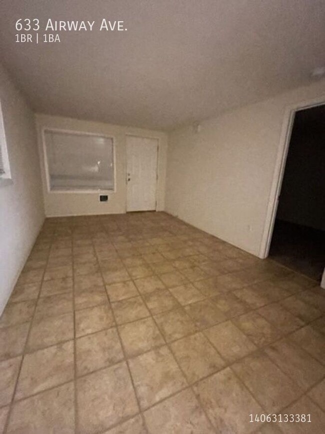 Photo - 633 Airway Ave