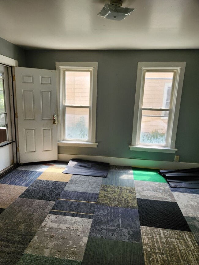 Building Photo - 255 6th St Unit Dn