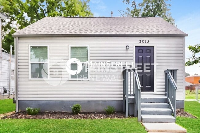Building Photo - 3 Bedroom Pet-Friendly Home in Louisville, KY with Main Street Renewal