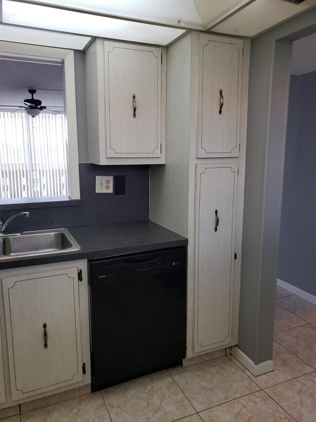 Photo - 406 NW 68th Ave Unidad .