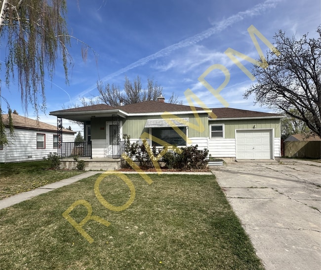 Building Photo - 3 Bed / 2 Bath Home – Fenced Yard & Garage