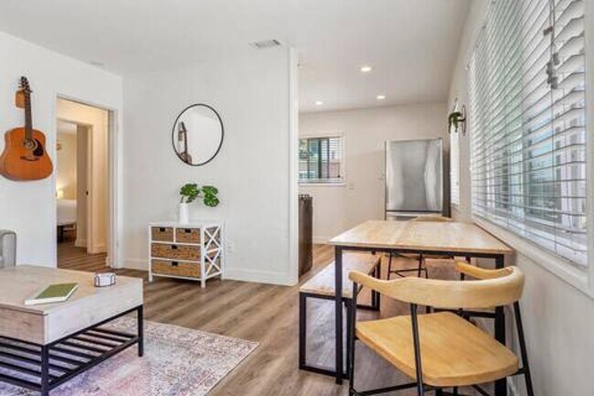 Building Photo - Furshished Home Available Now!