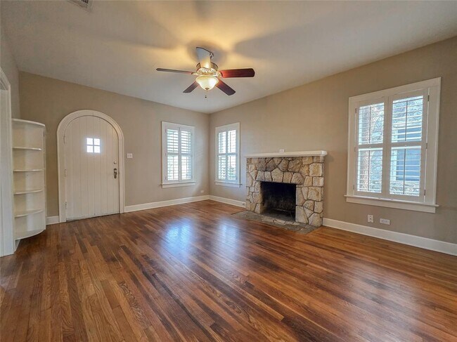 Photo - 3901 Red River St