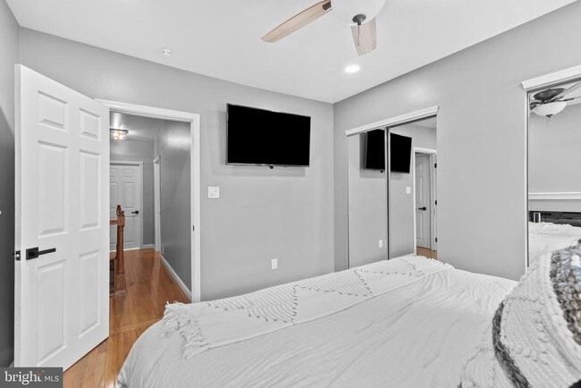 Photo - 207 Daly St