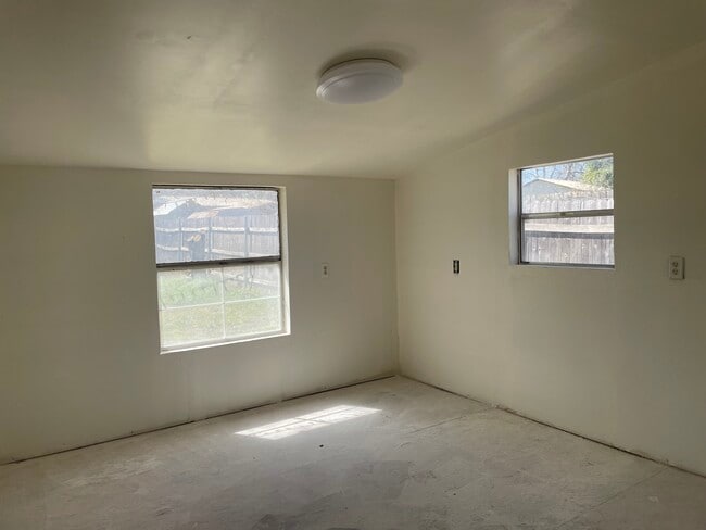 Photo - 117 Bowie St