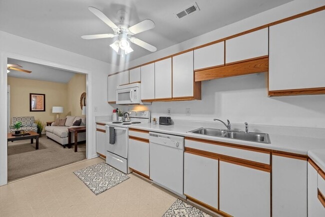 Photo - 2140 Oak Bend Dr