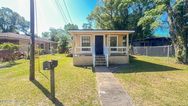 Building Photo - 718 Lynton St Rental