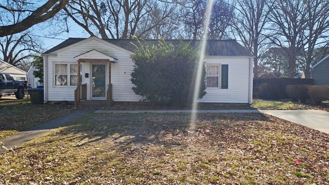 Building Photo - 3 Bed, 1 Bath House in Newport News!