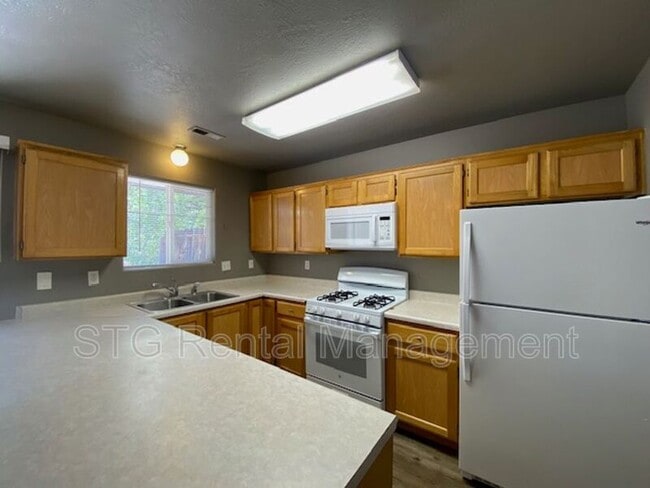 Photo - 76 E Center St