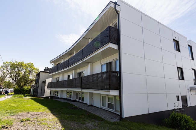 Building Photo - Grapes Manor