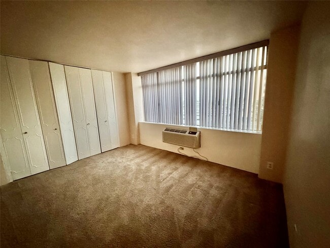 Building Photo - 7520 Hornwood Dr Unit 405