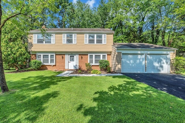 Photo - Fantastic 4 Bed 2.5 Bath Colonial Home Sou...