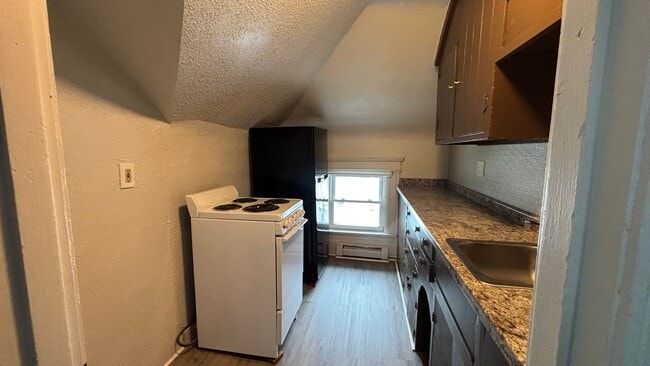 Photo - 46 Walnut St Unit 3rd FL