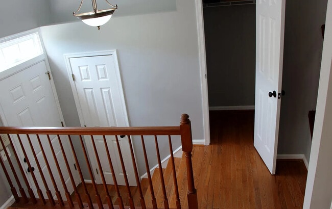 Photo - 445 Woodhill Dr