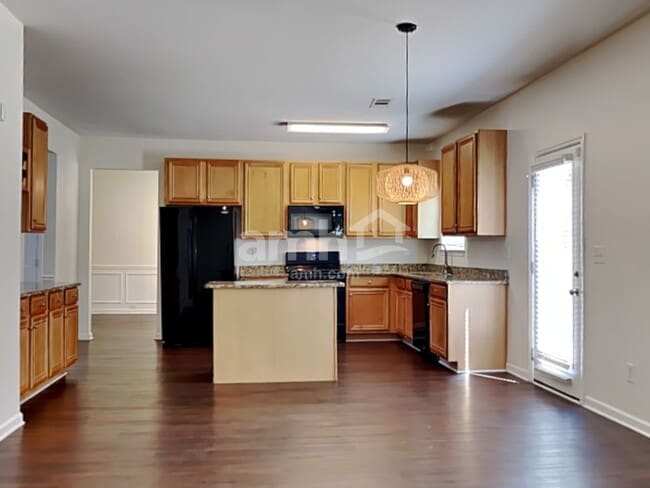 Photo - 412 Farmwood Way