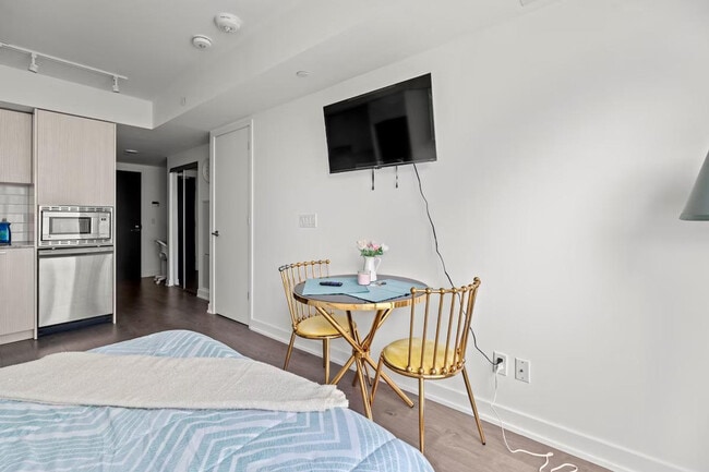 Building Photo - 535 Yonge St Unit ID1345952P