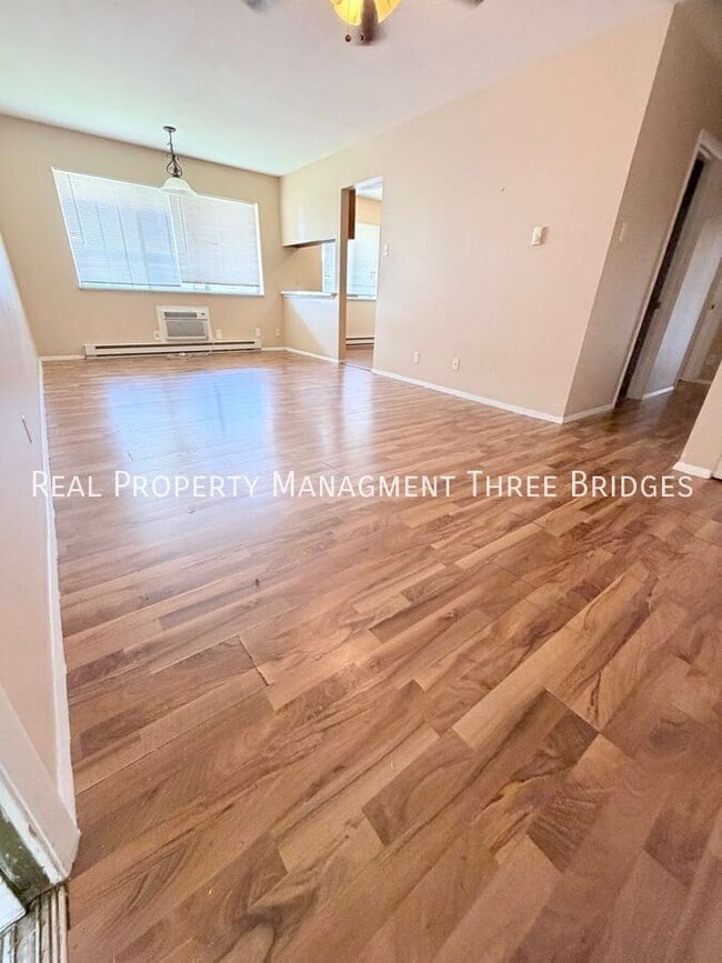 Building Photo - 7431 Hazelcrest Dr