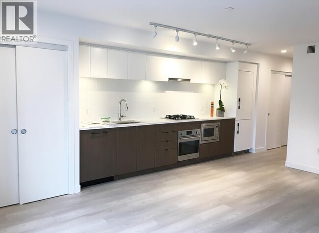 Photo - 321 E 16th Ave