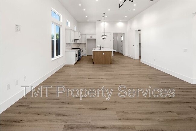 Photo - 9046 Ventura St