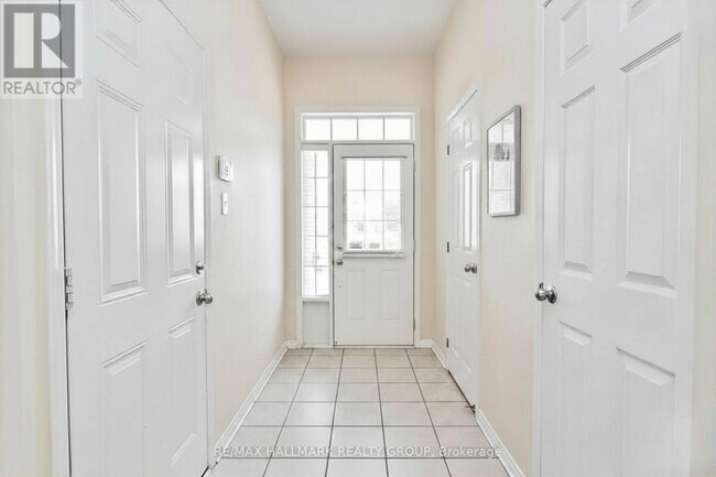 Photo - 565 Pepperville Crescent