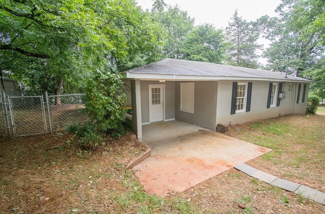 Photo - 2 Bed/1 Bath House just off Lexington Rd.