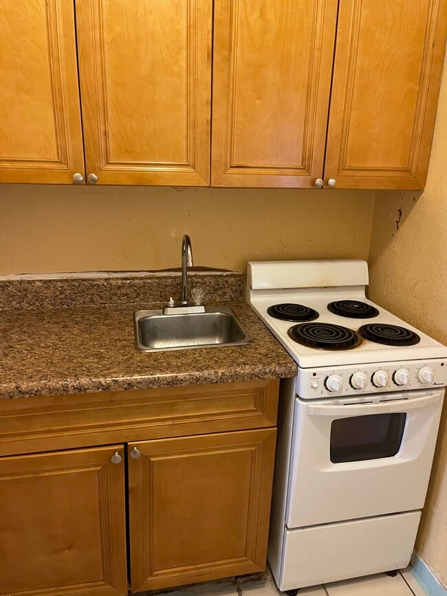 Building Photo - 2212 Grant St Unit James  James Rental