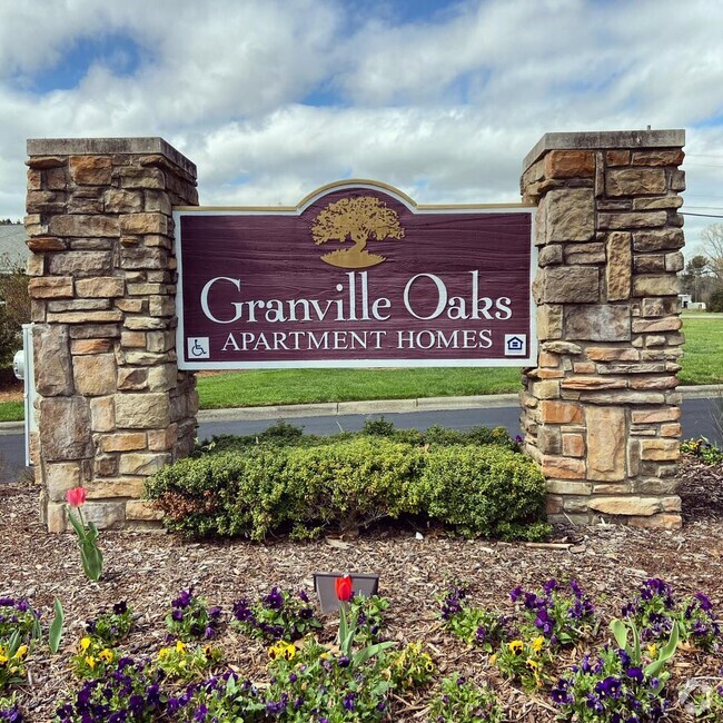 Building Photo - Granville Oaks Apartment Homes