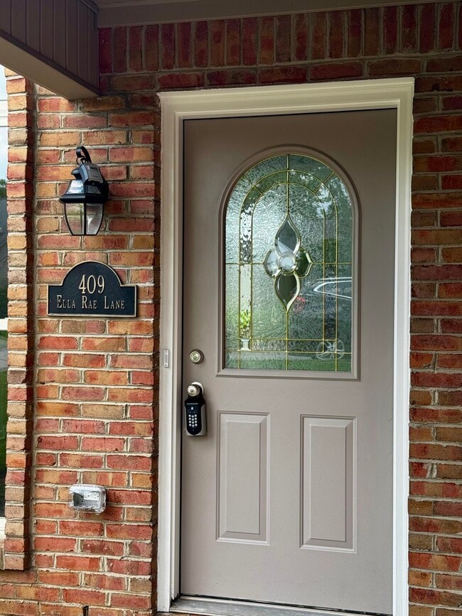 Photo - 409 Ella Rae Ln