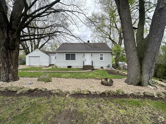 Building Photo - 3037 Horton St Rental
