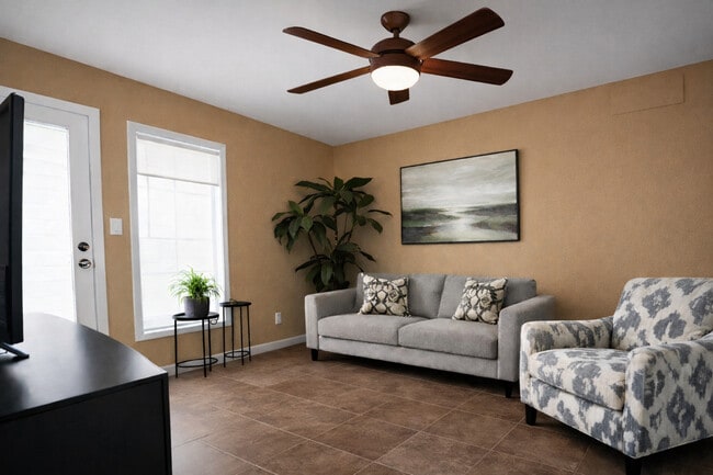1BR, 1BA_560sqft Livingroom